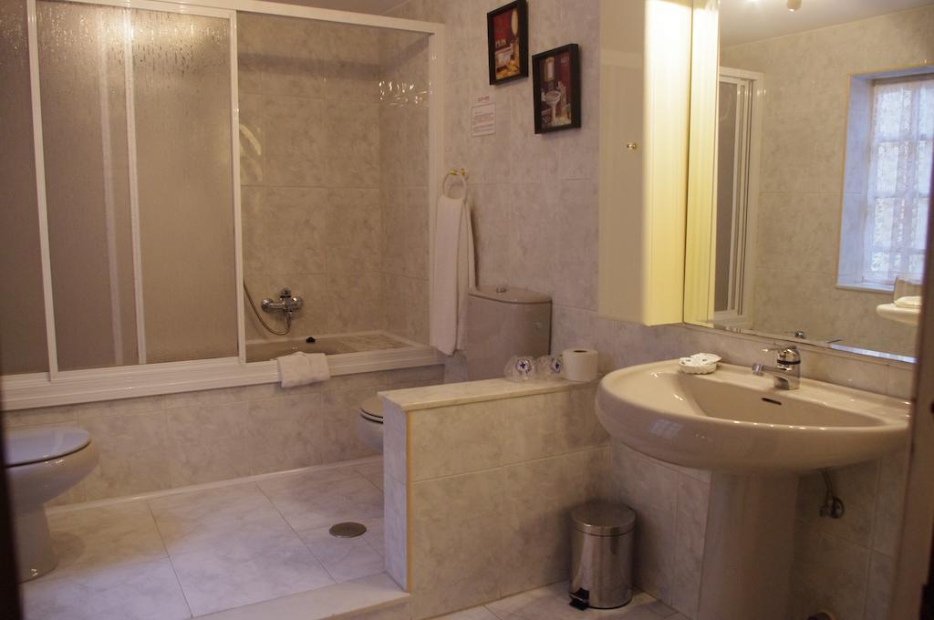 Hotel Palacio Carlos I Villaviciosa  Room photo